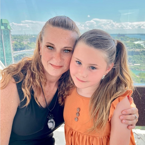 Meet your Posher, Dahlia - Picture 1 of 1